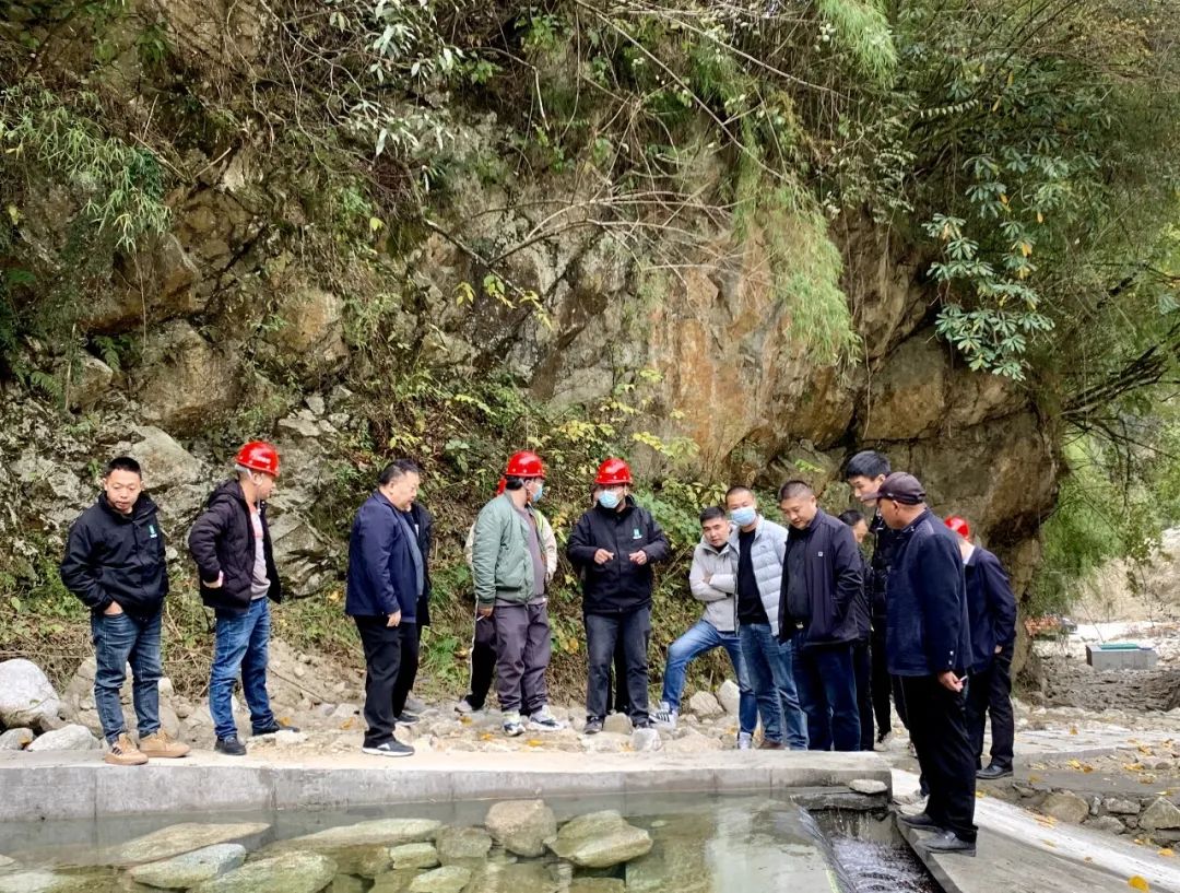打好保供水攻坚战！“9·5”泸定地震磨西镇应急供水项目顺利通过验收