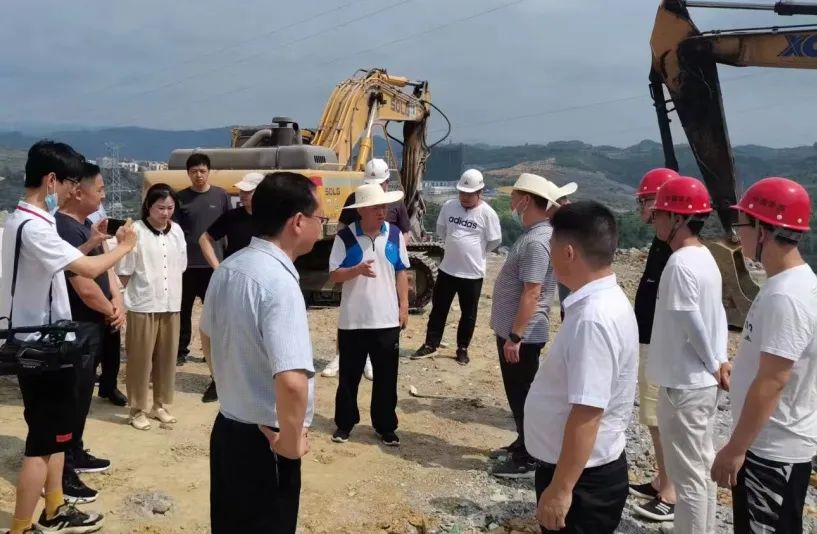 湖南省吉首市市委书记李诗兴一行前往第一工程公司吉首项目调研督导