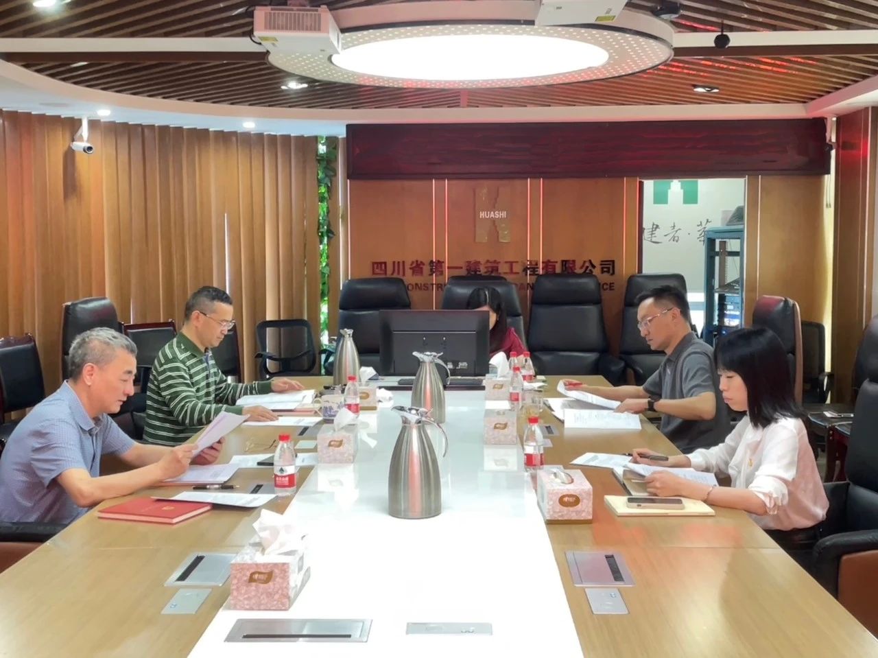 公司党委召开深入贯彻中央八项规定精神学习教育读书班暨理论学习中心组专题学习会