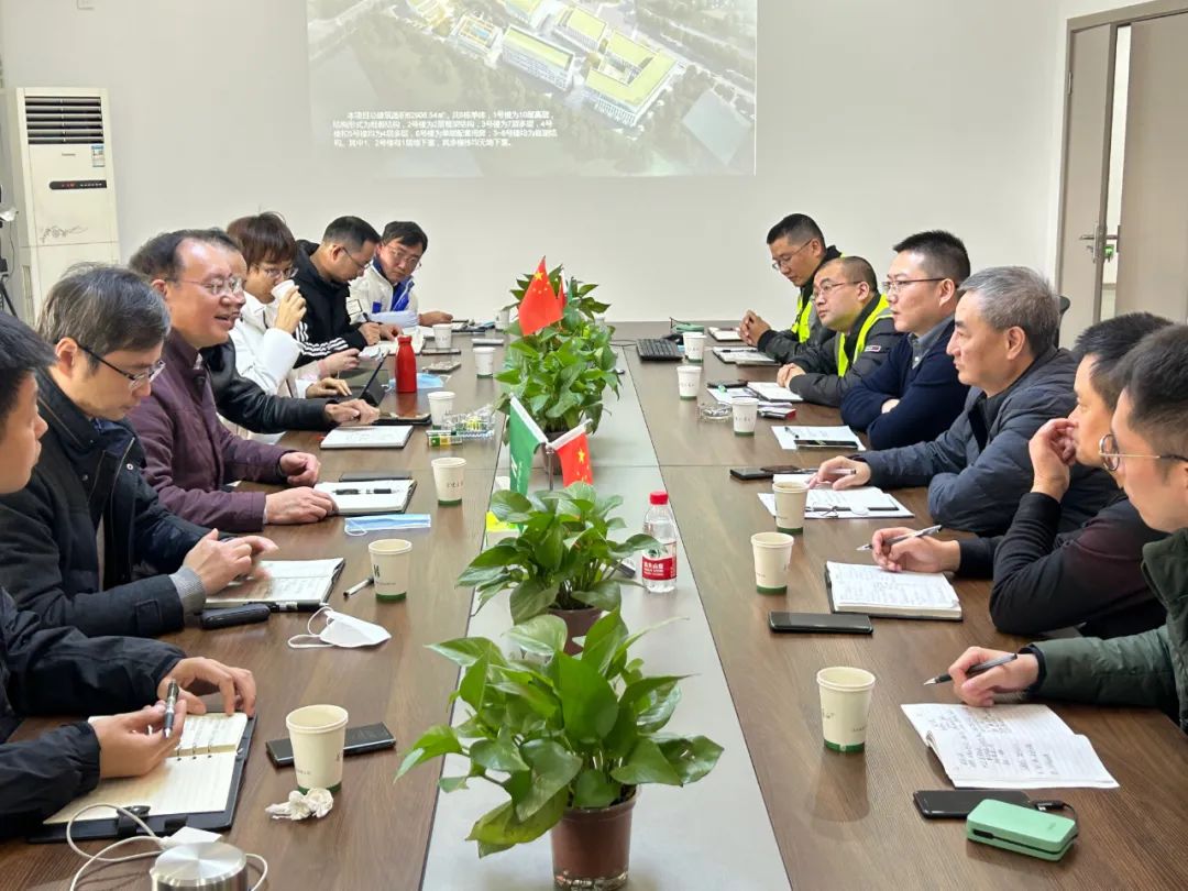 公司领导督战第一工程公司建科院二办项目，并与建科院领导交流座谈