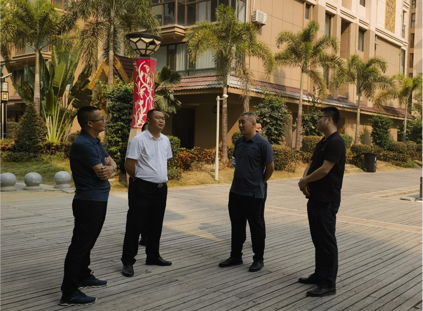 西双版纳傣族自治州政法委副书记刘周一行调研指导第五工程公司曼熙别苑项目