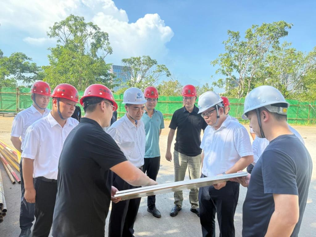 公司党委副书记、董事、总经理赵勇一行前往海口市西海岸南片区生态修复工程项目调研