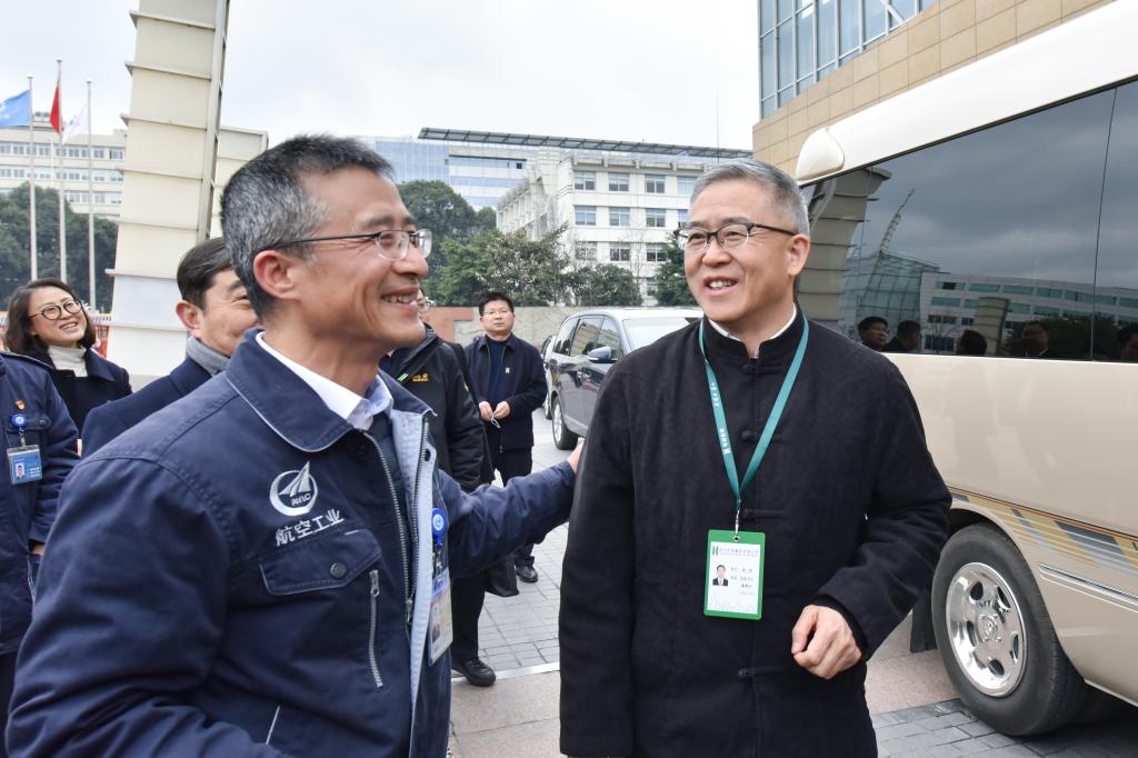 董事长,总经理马林;成飞集团副总经理,总工程师帅朝林,副总工程师刘松