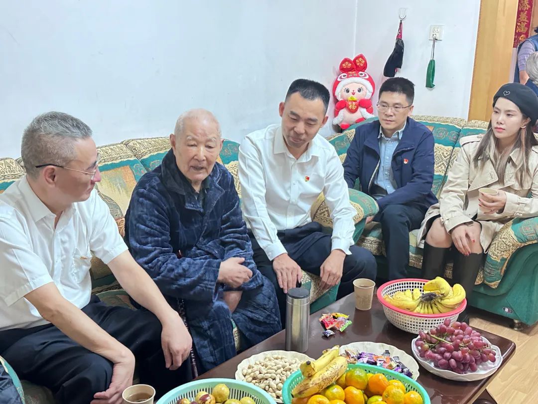 传承革命精神 关爱前辈先锋——集团党委委员、职工董事、工会主席杨海军国庆前夕走访慰问老干部老党员