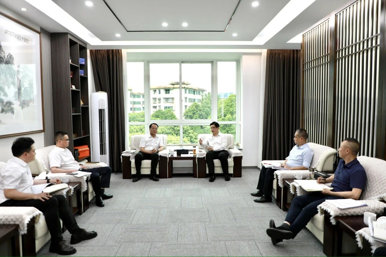 华西集团全产业链单位赴雨城区人民政府座谈交流